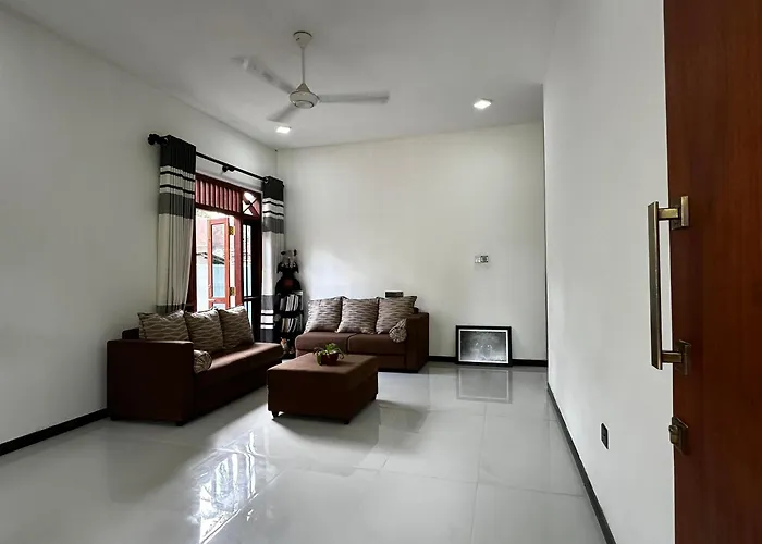 Charming House In Galle By Beach