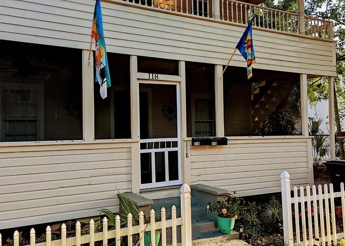 Historic District Downtown 3 Bedroom Apt With Porches St. Augustine