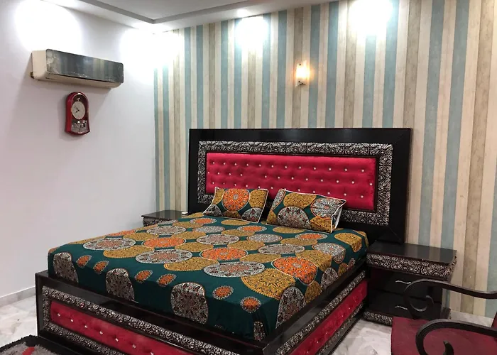 Nomi Prince Lahore