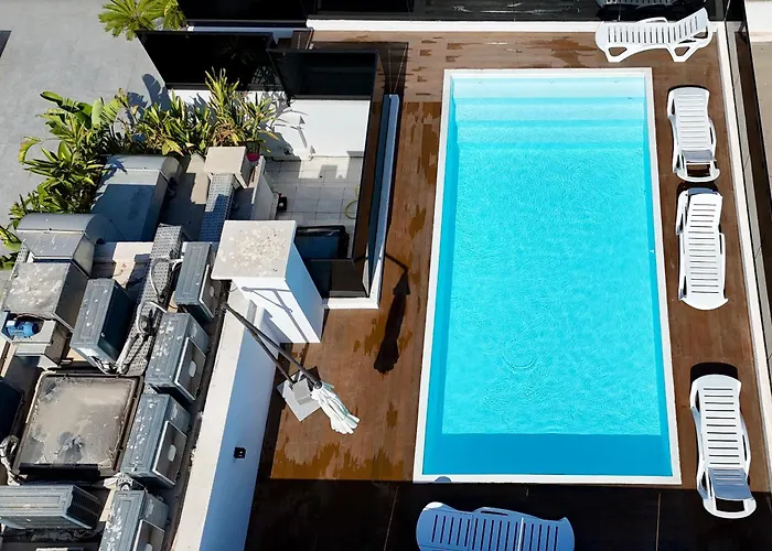 Luxury Warm-Wood Duplex - Rooftop Sky Pool Access Casablanca
