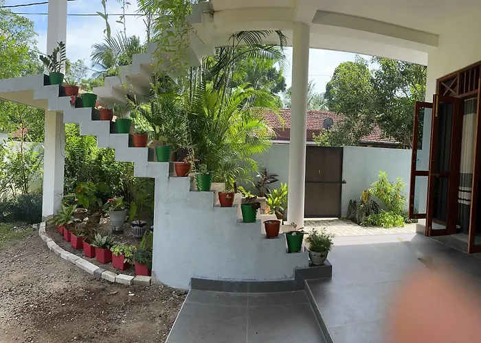 Charming House In Galle By Beach