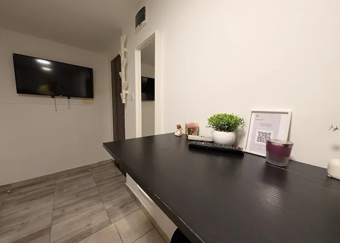 Tiny Condo Next To Park Maksimir Zagreb