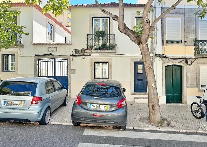 Curious Crow 1 Studio With Patio By Homeful Homes Lisbon