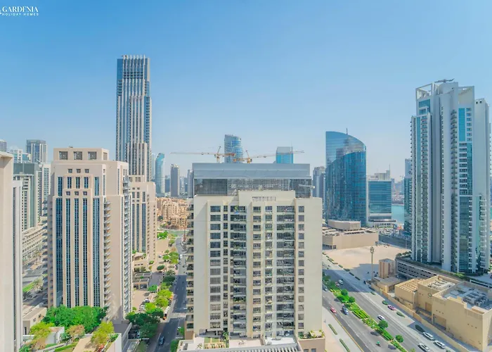 Downtown Dubai- Modern Upgraded 1 Bedroom Plus Study Room With Luxury Interiors And Partial Fountain Views