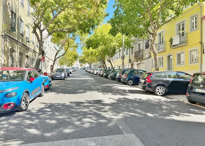 Curious Crow 1 Studio With Patio By Homeful Homes Lisbon