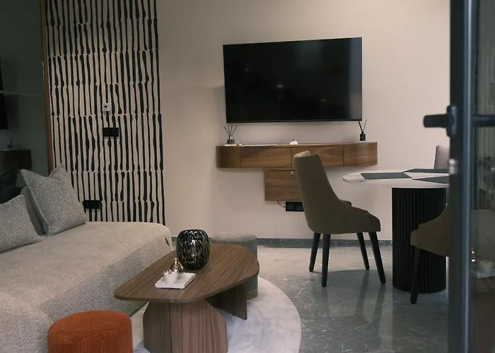 Luxury Warm-Wood Duplex - Rooftop Sky Pool Access Casablanca