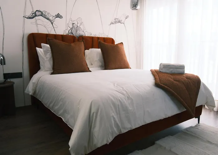 Luxury Warm-Wood Duplex - Rooftop Sky Pool Access Casablanca