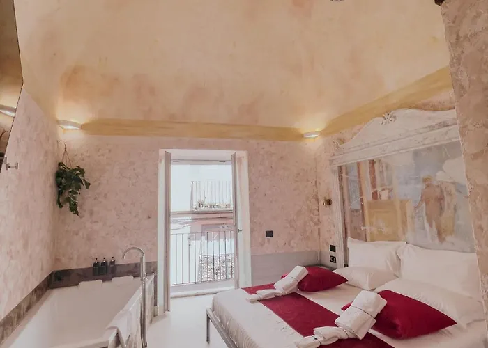 Odeon Neapolis Historic Luxury Residence