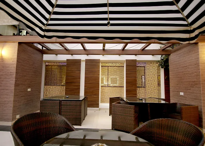 Hotel The Prime Balaji Deluxe, City Centre, With Free Airport Pickup New Delhi