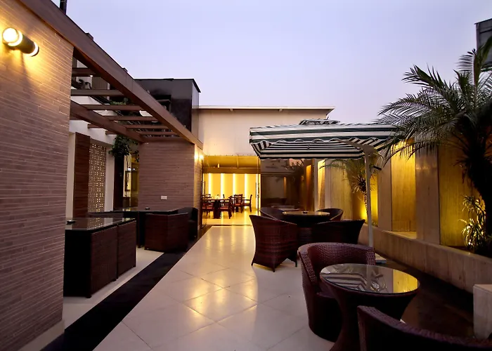 Hotel The Prime Balaji Deluxe, City Centre, With Free Airport Pickup New Delhi