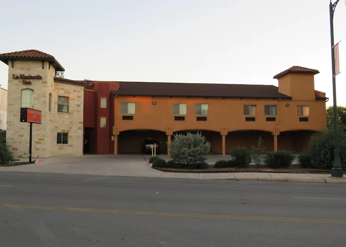 La Hacienda Inn Near Alamodome & Riverwalk San Antonio