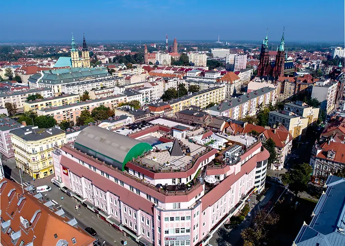 Skyhotelgwarna Legnica