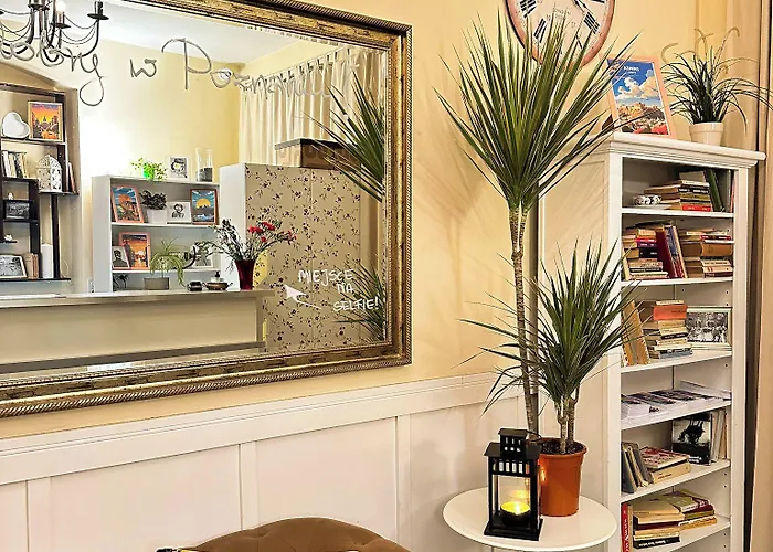 Explorer B&B Old Town Rooms & Apartment #Don'T Be A Tourist, Be An Explorer! Poznan