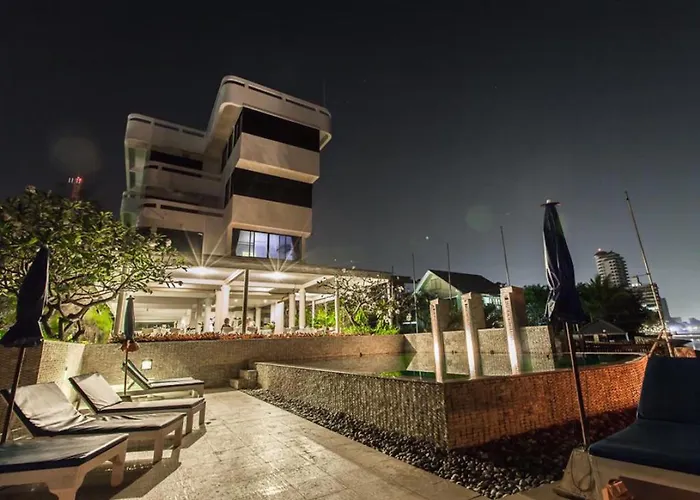 Nern Chalet Beachfront Hotel Hua Hin