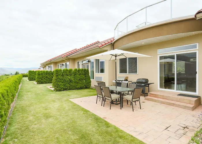 Shiraz Villa Osoyoos
