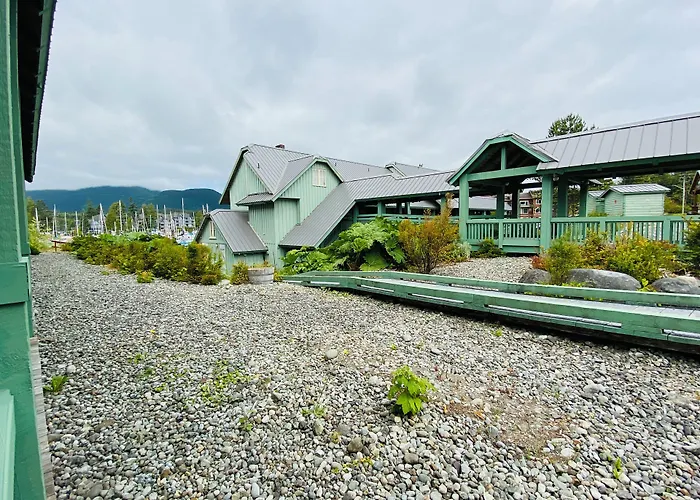 Canadian Princess Lodge & Marina Ucluelet