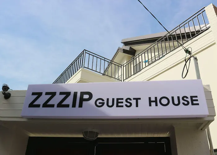 Zzzip Guesthouse In Hongdae Seoul