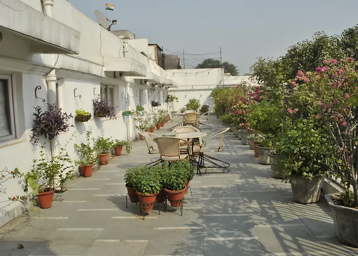 Hotel Jukaso Inn Down Town New Delhi
