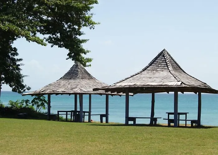 Canoe Bay Beach Resort Lowlands