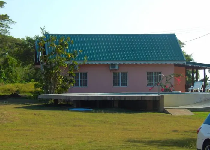 Canoe Bay Beach Resort Lowlands