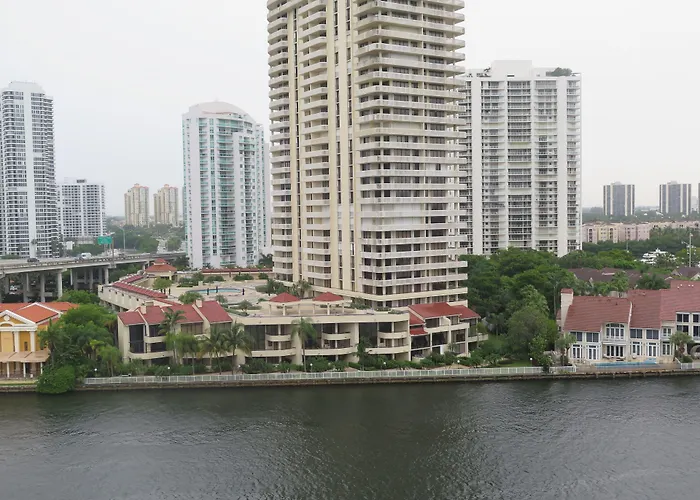 Ocean Reserve Luxury Condos Across From Sunny Isles Beach Miami Beach