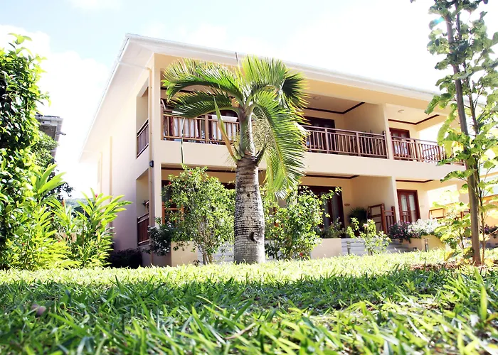 Pirogue Lodge Baie Sainte Anne