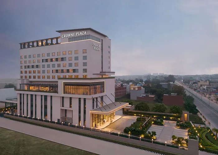 Crowne Plaza Lucknow By Ihg Hotel
