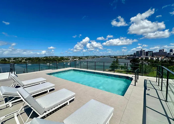New City Condo With Brisbane River View & Parking