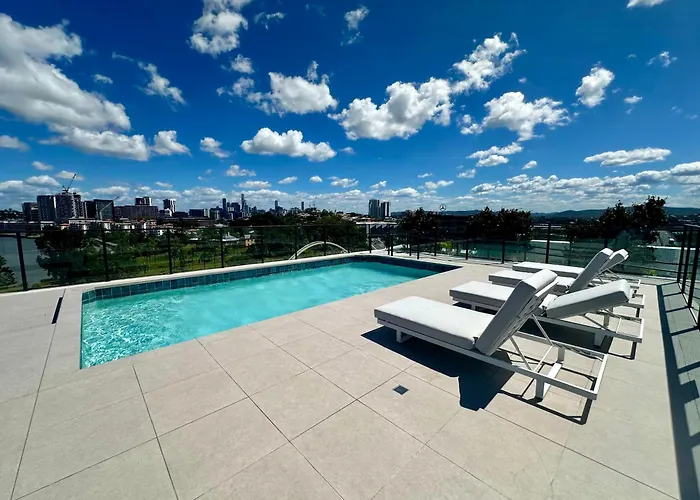 New City Condo With Brisbane River View & Parking
