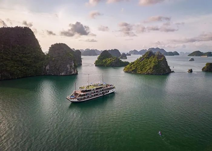 Le Journey Elegance Cruise 5 Star Ha Long Hotel