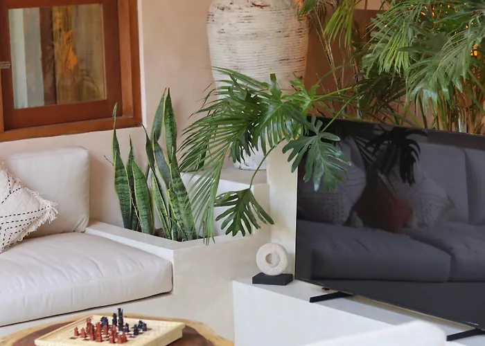 Villa Casablanca - Rooftop And Private Pool Oasis, Kuta 
