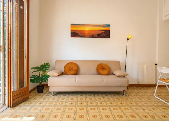 5 Min From Bus Stop- Wi-Fi & Relax-