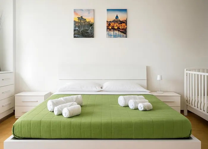 -10 Minutes From The Station- - 5 Beds- Apartment