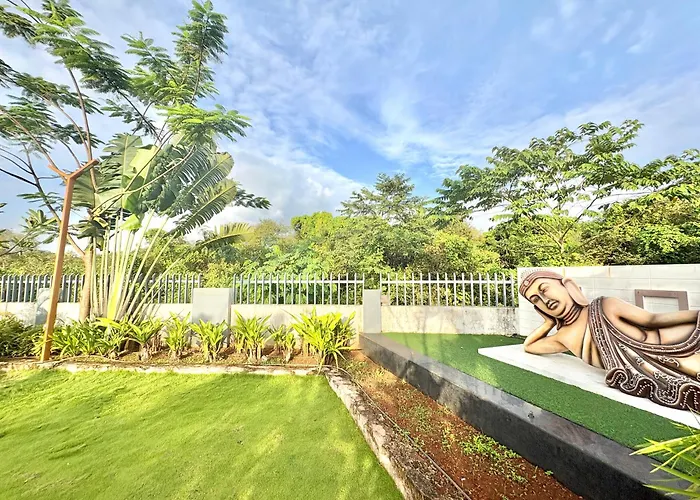 Beachside 1Bhk Apartment - Pool, Gym & Modern Comforts, Candolim