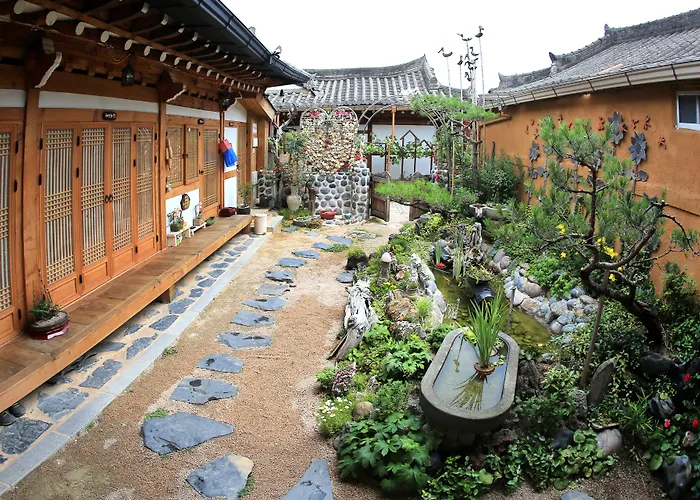 Happiness Full Hanok Guesthouse Jeonju