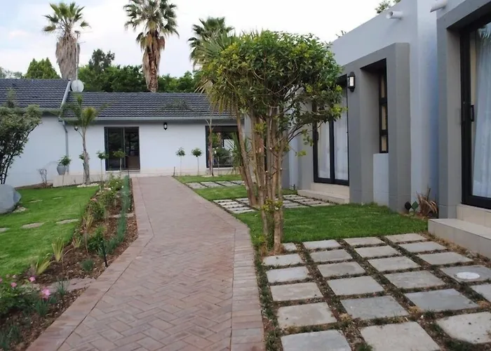 6 On Morris Guest Lodge Johannesburg