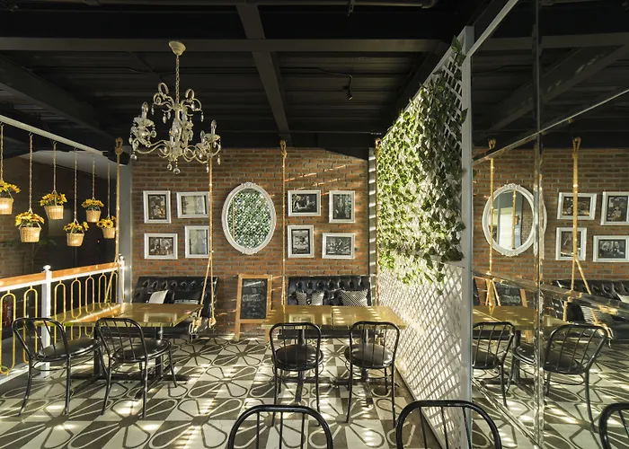Summerbird - Bed And Brasserie Bandung