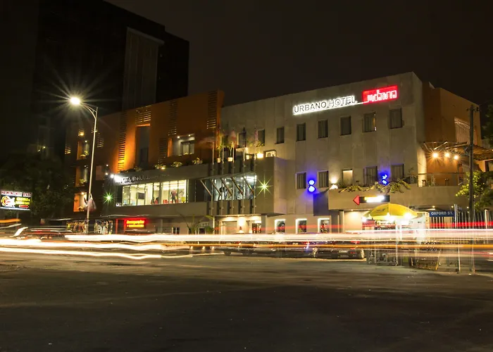Urbano Hotel By Roots Wiaboman
