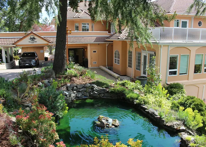 Villa Eyrie Resort Malahat