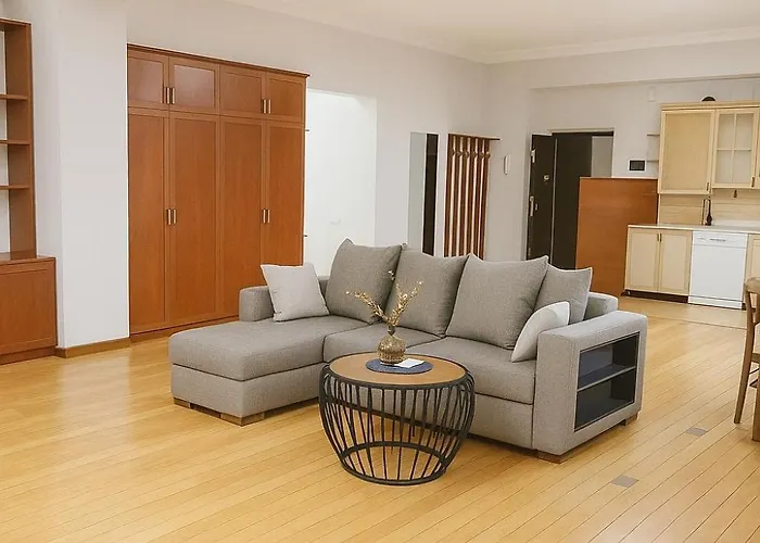 C0Lly F0Rnian Hotel Yerevan