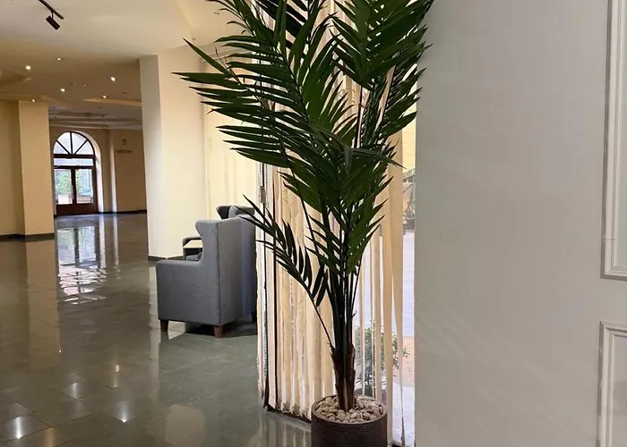 C0Lly F0Rnian Hotel Yerevan