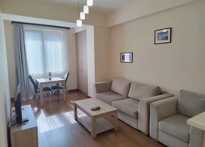 C0Lly F0Rnian Hotel Yerevan