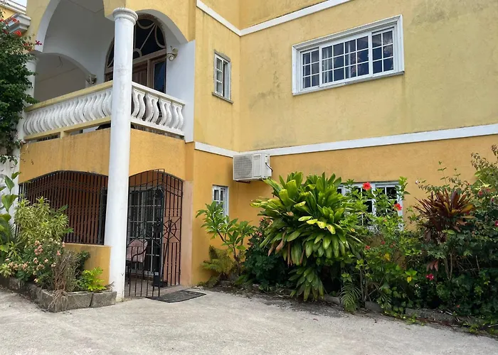 Hideaway Cozy Place With Patio Ocho Rios