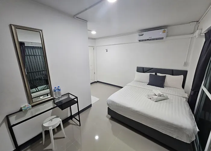 Loft 21 Apartment Romklao Bangkok