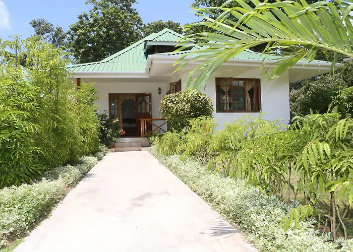 Le Surmer Self Catering Chalets La Digue