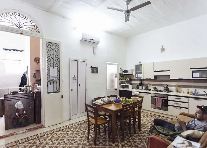 Granny'S Inn Hostel Sliema