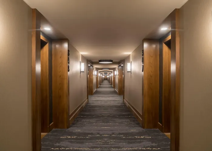 The Malcolm Hotel Canmore