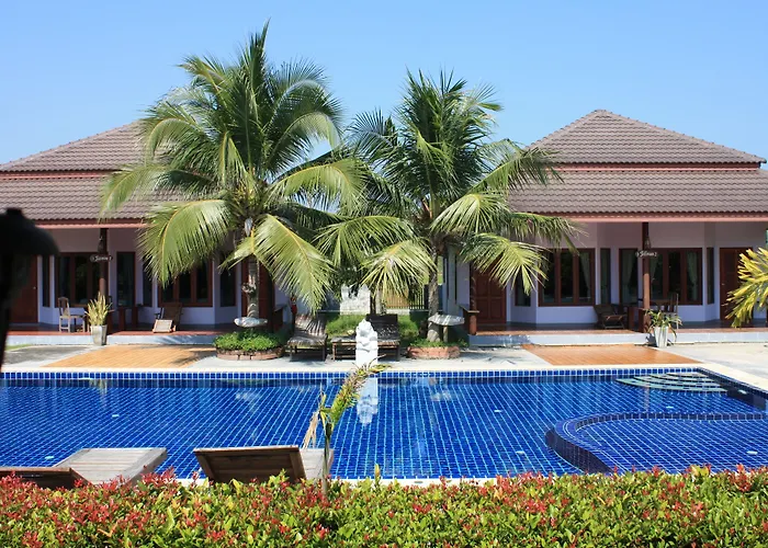 Waterside Resort Pran Buri