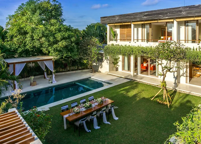 Villa Seriska Jimbaran - Spacious 5Br Private Pool Villa With Private Cook, Spa & Tour