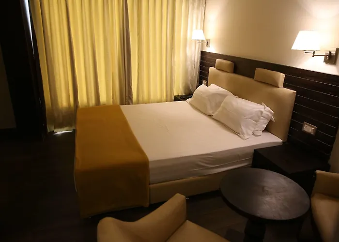 Hotel La Castle Chennai